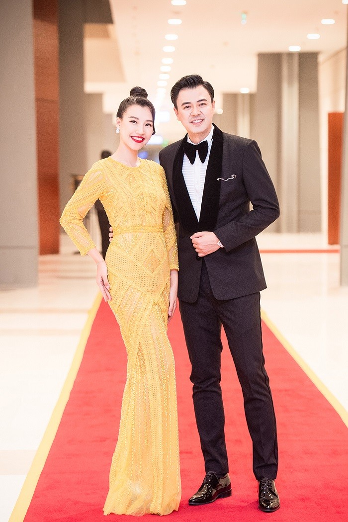 Giới nghệ sĩ xinh đẹp, tỏa sáng mừng SEA Games 31 thành công