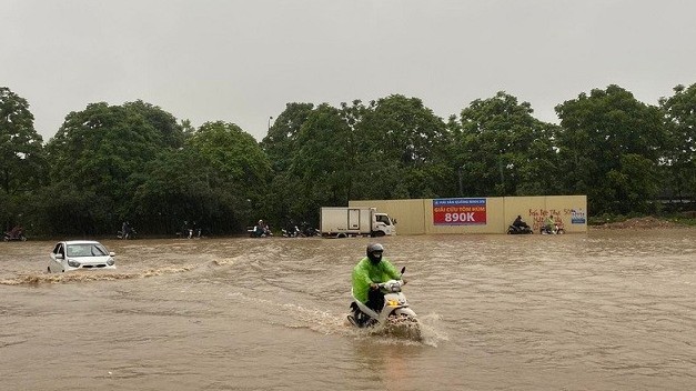 Dự báo thời tiết đêm nay và ngày mai (27-28/5): Hà Nội mưa dông vài nơi; Bắc Bộ, Tây Nguyên, Nam Bộ mưa to cục bộ; Bắc Trung Bộ nắng nóng