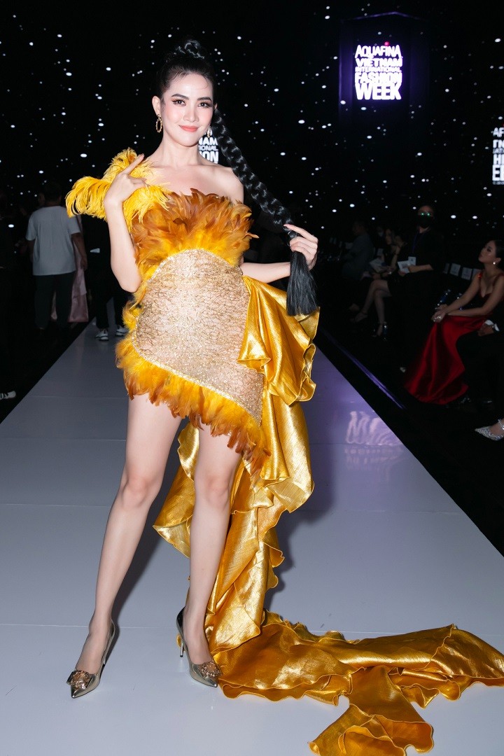 Tuần lễ thời trang quốc tế Việt Nam: Hoa hậu Đỗ Thị Hà