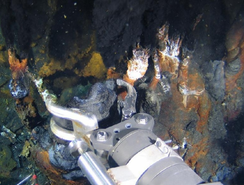 "Quái thú lặn sâu" Trung Quốc hoạt động ở rãnh biển sâu nhất trái đất