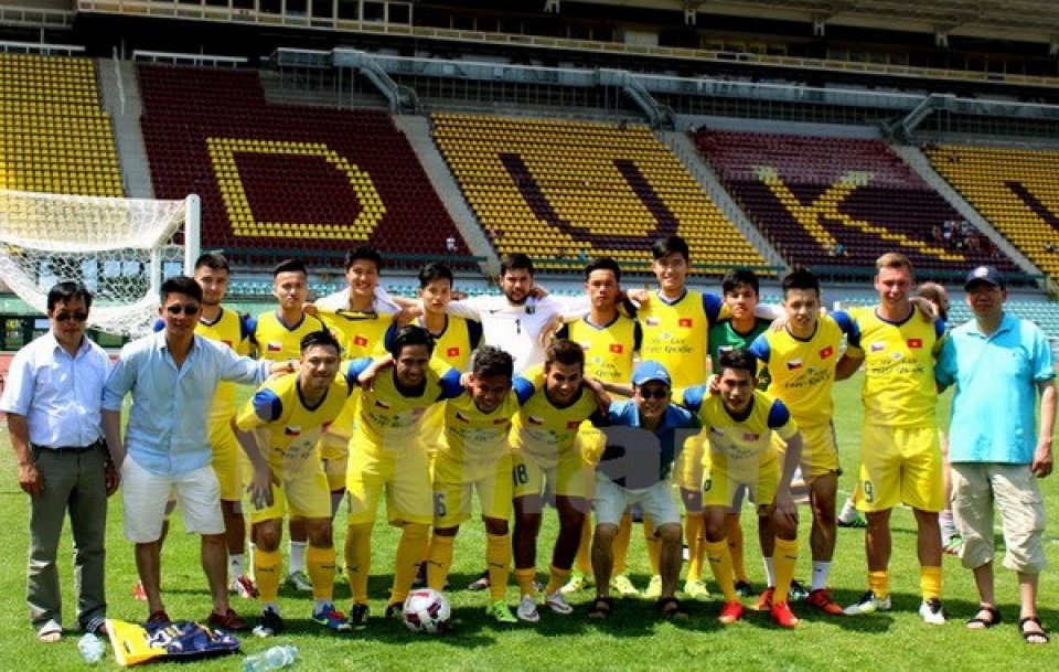 Sôi nổi Giải Bóng đá thanh niên, sinh viên Việt Nam mở rộng tại Czech soi noi giai bong da thanh nien sinh vien viet nam mo rong tai czech