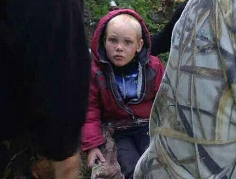 Bé 4 tuổi sống sót sau 5 ngày lạc trong rừng đầy thú dữ