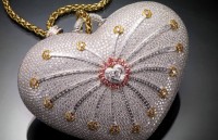 chiec tui xach dat nhat chau au sap duoc ban dau gia