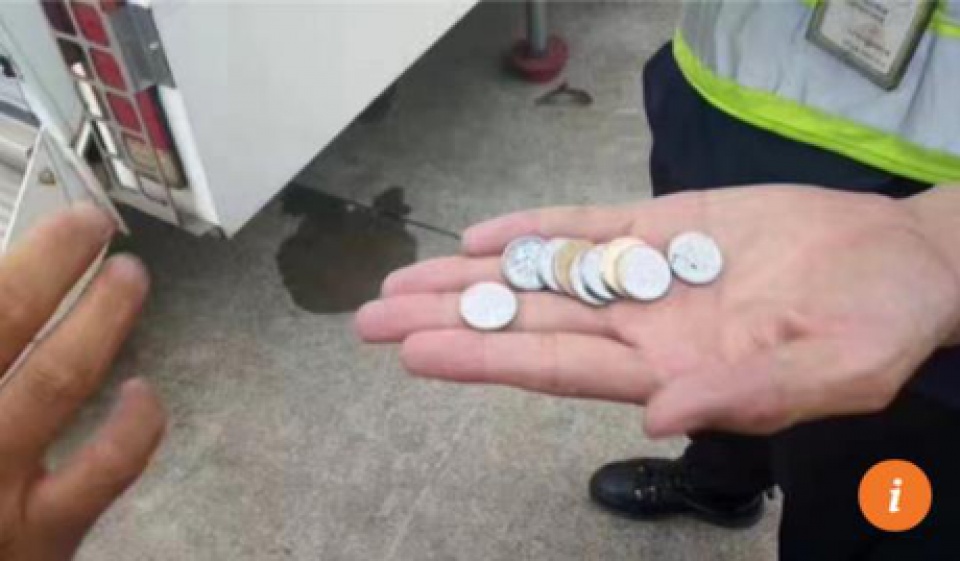 tung dong xu cau may cu ba khien chuyen bay bi hoan