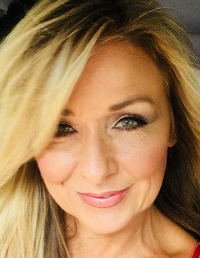 Dùng mascara suốt 25 năm mà không tẩy trang và hậu quả đáng sợ