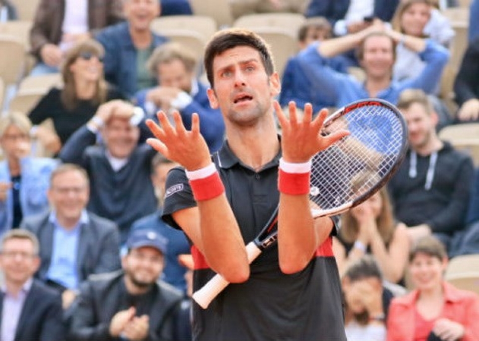 roland garros hien tuong nguoi italy khien djokovic om han