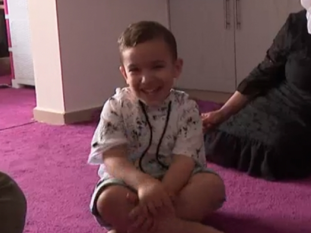 Bé 3 tuổi chưa hề học ngoại ngữ lại nói tiếng Anh như người bản địa