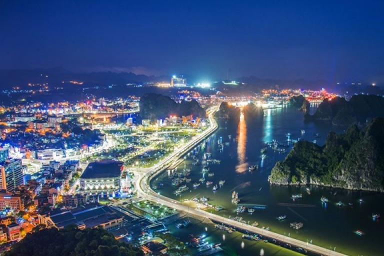Hạ Long lung linh rực rỡ khi đêm về