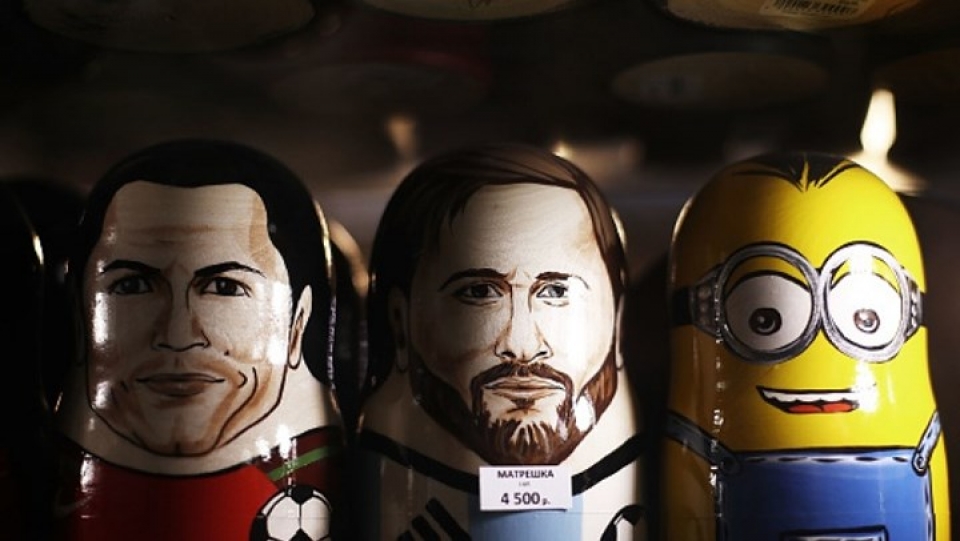 “Sao” World Cup ngộ nghĩnh trong hình hài búp bê gỗ Matryoshka sao world cup ngo nghinh trong hinh hai bup be go matryoshka