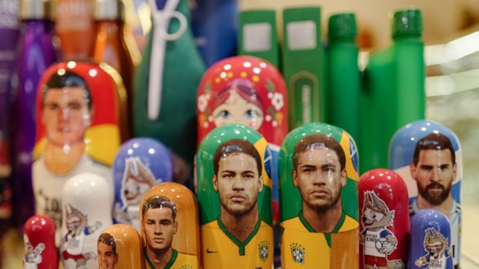 “Sao” World Cup ngộ nghĩnh trong hình hài búp bê gỗ Matryoshka sao world cup ngo nghinh trong hinh hai bup be go matryoshka