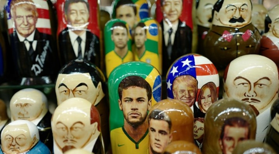 “Sao” World Cup ngộ nghĩnh trong hình hài búp bê gỗ Matryoshka sao world cup ngo nghinh trong hinh hai bup be go matryoshka
