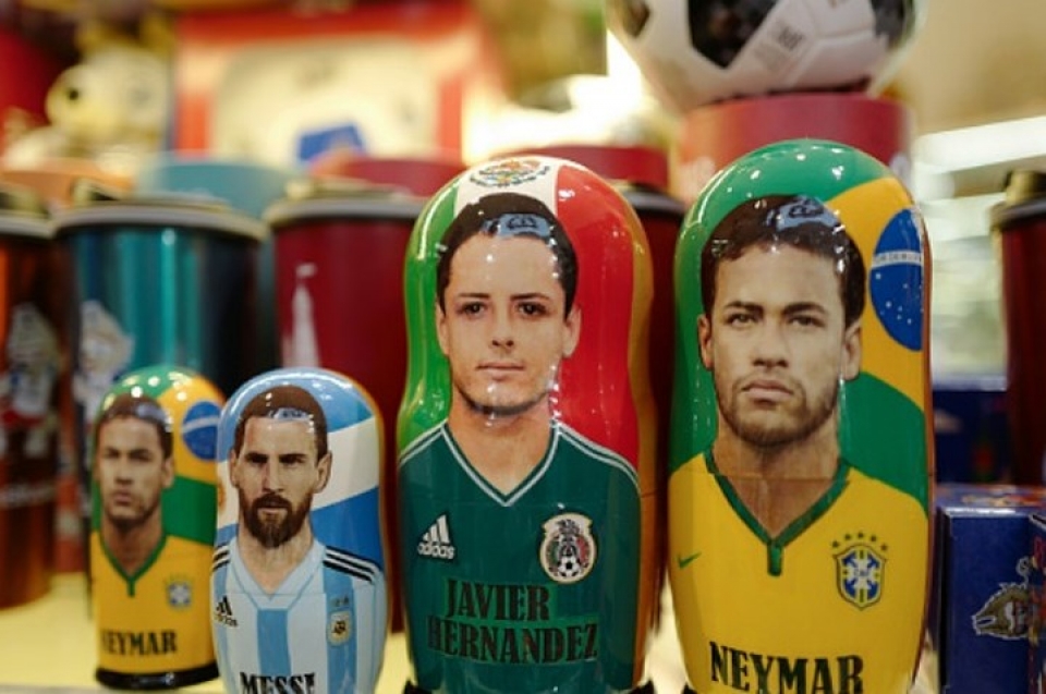 “Sao” World Cup ngộ nghĩnh trong hình hài búp bê gỗ Matryoshka sao world cup ngo nghinh trong hinh hai bup be go matryoshka