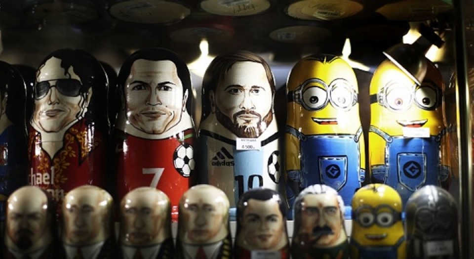 “Sao” World Cup ngộ nghĩnh trong hình hài búp bê gỗ Matryoshka sao world cup ngo nghinh trong hinh hai bup be go matryoshka