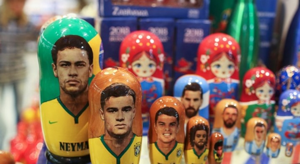 “Sao” World Cup ngộ nghĩnh trong hình hài búp bê gỗ Matryoshka sao world cup ngo nghinh trong hinh hai bup be go matryoshka