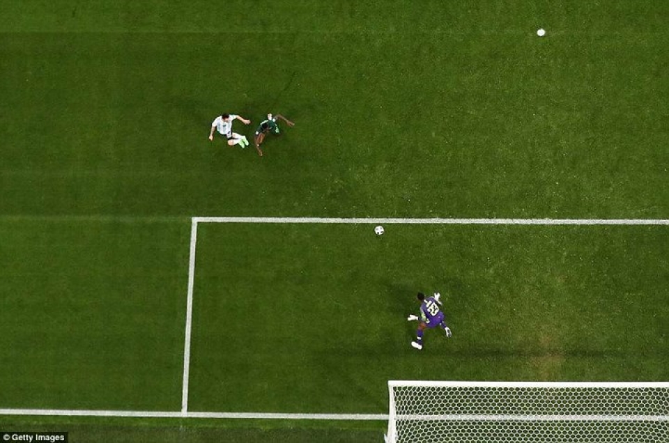 Argentina 2-1 Nigeria: Messi tỏa sáng nhưng Rojo mới là người hùng argentina 2 1 nigeria messi toa sang nhung rojo moi la nguoi hung