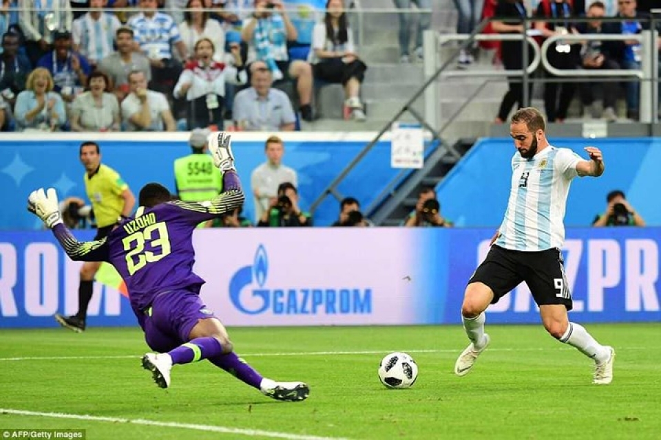 Argentina 2-1 Nigeria: Messi tỏa sáng nhưng Rojo mới là người hùng argentina 2 1 nigeria messi toa sang nhung rojo moi la nguoi hung