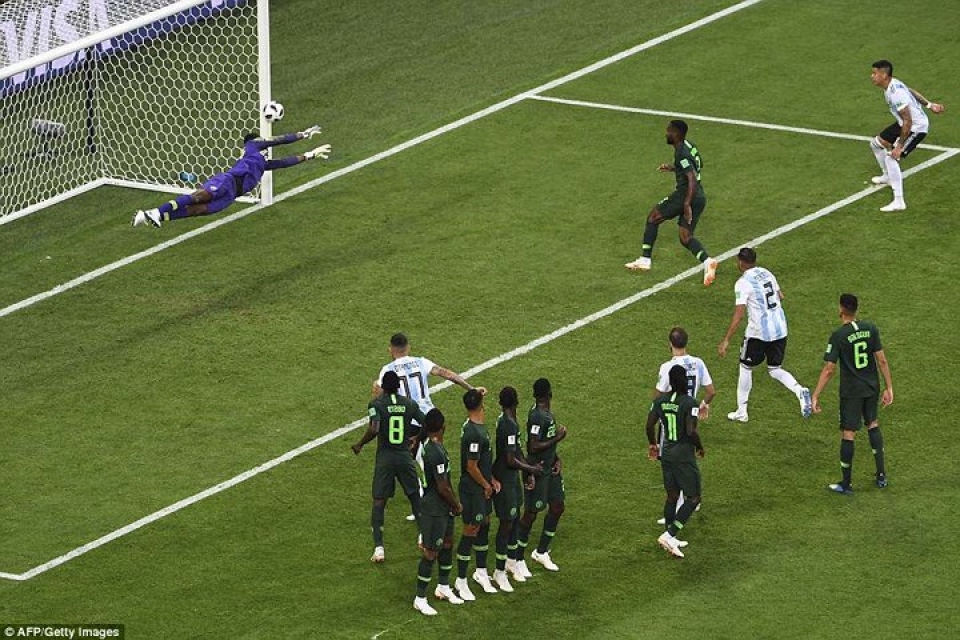 Argentina 2-1 Nigeria: Messi tỏa sáng nhưng Rojo mới là người hùng argentina 2 1 nigeria messi toa sang nhung rojo moi la nguoi hung