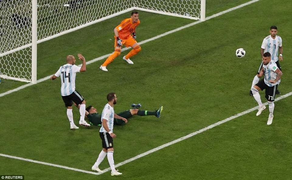 Argentina 2-1 Nigeria: Messi tỏa sáng nhưng Rojo mới là người hùng argentina 2 1 nigeria messi toa sang nhung rojo moi la nguoi hung