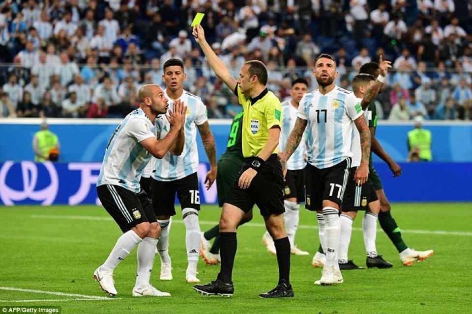 Argentina 2-1 Nigeria: Messi tỏa sáng nhưng Rojo mới là người hùng argentina 2 1 nigeria messi toa sang nhung rojo moi la nguoi hung