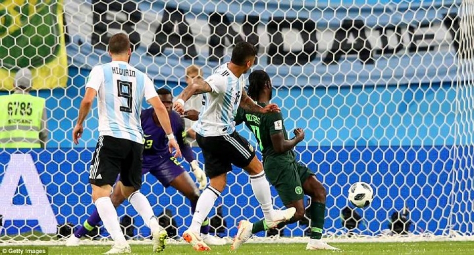 Argentina 2-1 Nigeria: Messi tỏa sáng nhưng Rojo mới là người hùng argentina 2 1 nigeria messi toa sang nhung rojo moi la nguoi hung