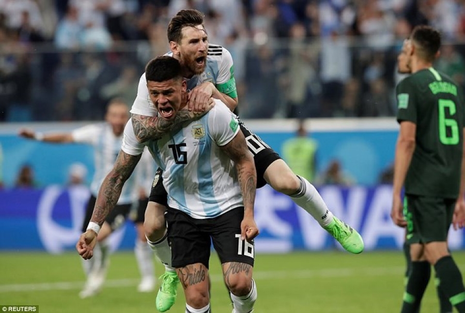 Argentina 2-1 Nigeria: Messi tỏa sáng nhưng Rojo mới là người hùng argentina 2 1 nigeria messi toa sang nhung rojo moi la nguoi hung