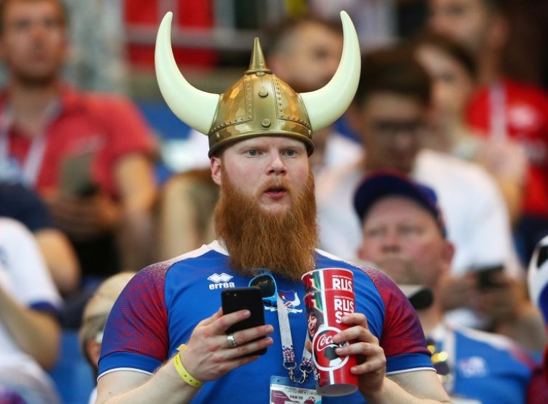 Trang phục "không đụng hàng" của các cổ động viên World Cup