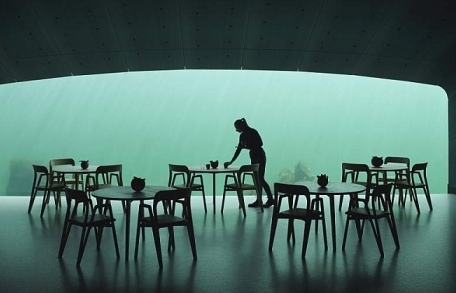 Bữa ăn diệu kỳ tại nhà hàng dưới nước lớn nhất thế giới