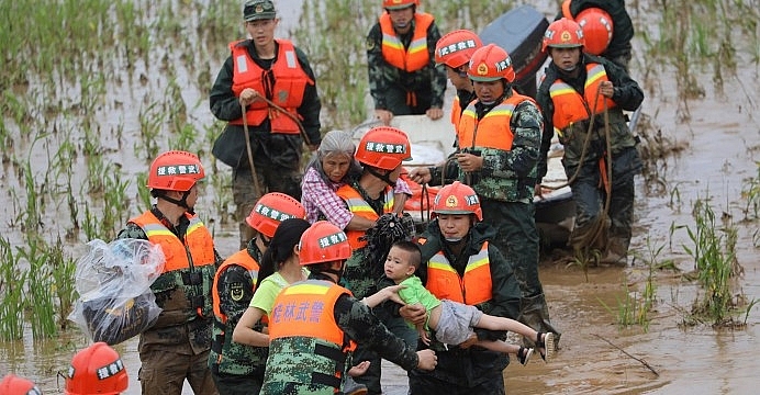 trung quoc mua lu nghiem trong lam gan 20 nguoi thiet mang