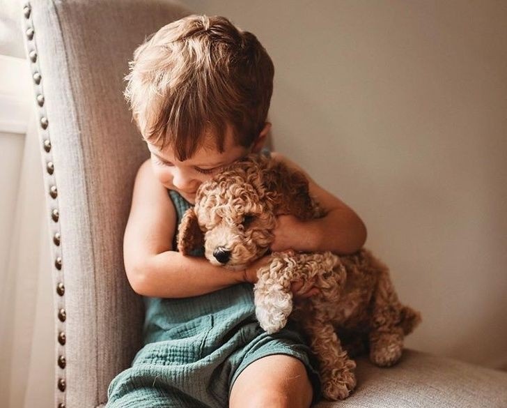 tan chay voi bo anh tuyet dep ve tre em ben thu cung