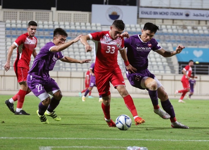 Đội tuyển Việt Nam 1 - Jordan: Thủ môn Văn Toản cản phá xuất thần, nhiều tuyển thủ Việt Nam phải chườm đá; HLV Vital Borkelmans chia sẻ với báo giới