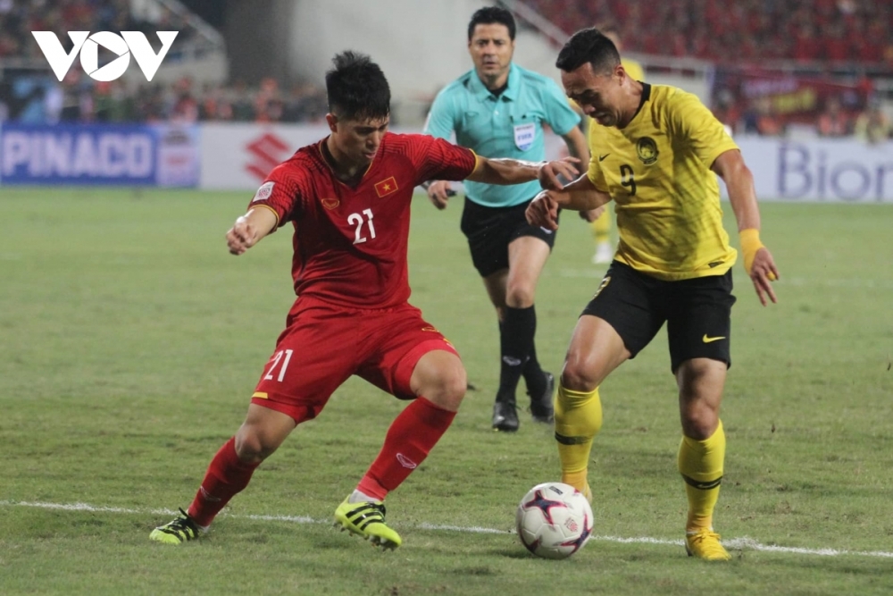 Tiền vệ trung tâm Trần Đình Trọng: Chuyển từ sơ đồ 3-4-3 sang sơ đồ 4-1-4-1 bằng việc kéo Đình Trọng lên đá tiền vệ trụ là một trong những “chiêu thức” của thầy Park. Ông từng áp dụng điều này ở trận gặp Hàn Quốc tại ASIAD hoặc Campuchia ở AFF Cup 2018.