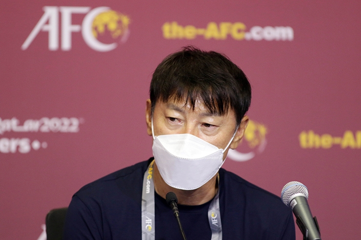 Bảng G vòng loại World Cup 2022 khu vực châu Á: Đội tuyển Việt Nam vững bị trí đầu; HLV Indonesi tuyên bố sẽ thắng ông Park Bảng G vòng loại World Cup 2022 khu vực châu Á: Đội tuyển Việt Nam vững bị trí đầu; HLV Indonesi tuyên bố sẽ thắng ông Park