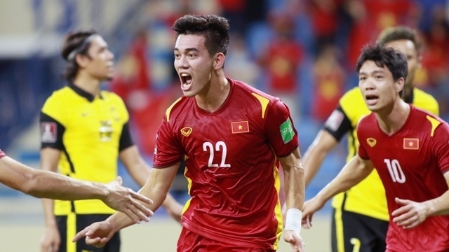 Đội tuyển Việt Nam: Rộng cửa đi tiếp khi Australia tuyên bố đánh bại Jordan; chuyên gia Anh đoán đội quân 'Rồng Vàng' sẽ thắng UAE