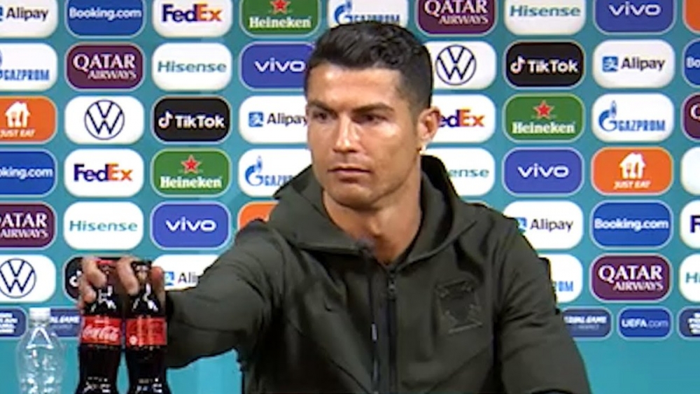 EURO 2020: Ronaldo và Coca-Cola: Cuộc chiến giữa hai thương hiệu và lời khuyên từ Liên đoàn bóng đá châu Âu (UEFA)
