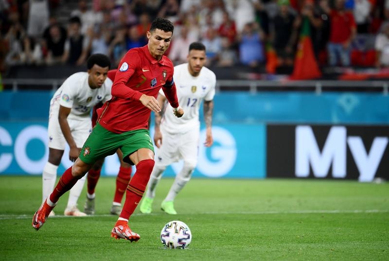 Cristiano Ronaldo đang tạm dẫn đầu Vua phá lưới EURO 2021 và những hình ảnh đáng nhớ cùng đội tuyển Bồ Đào Nha