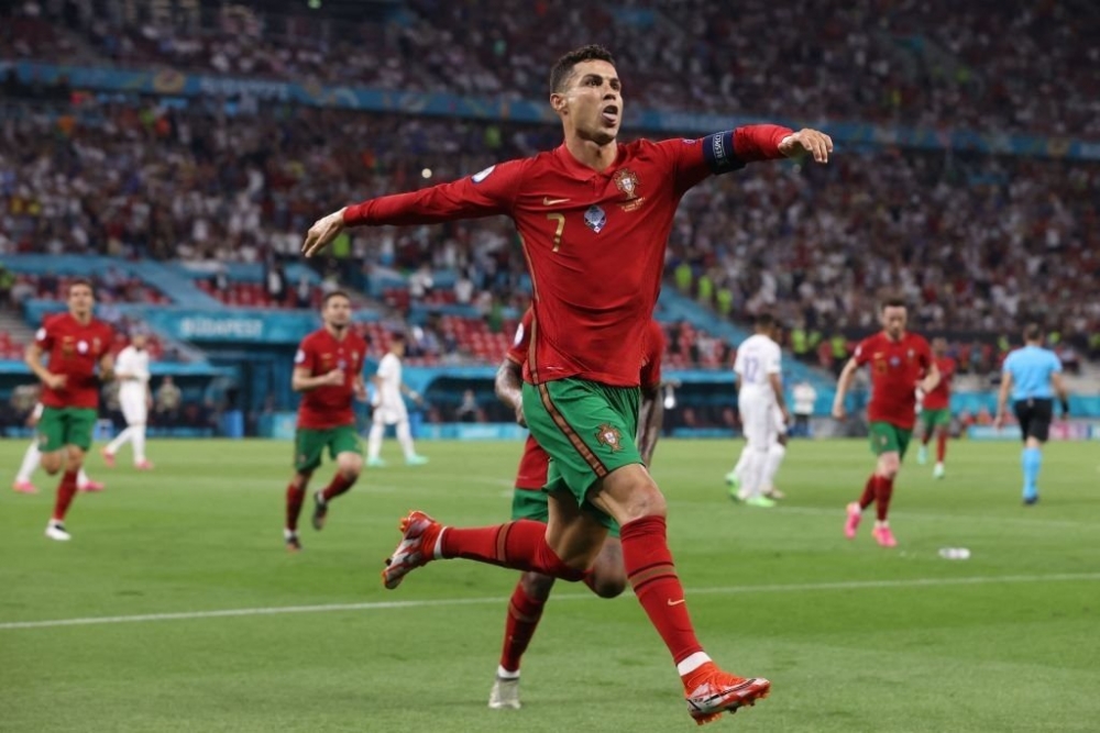 Cristiano Ronaldo đang tạm dẫn đầu Vua phá lưới EURO 2021 và những hình ảnh đáng nhớ cùng đội tuyển Bồ Đào Nha