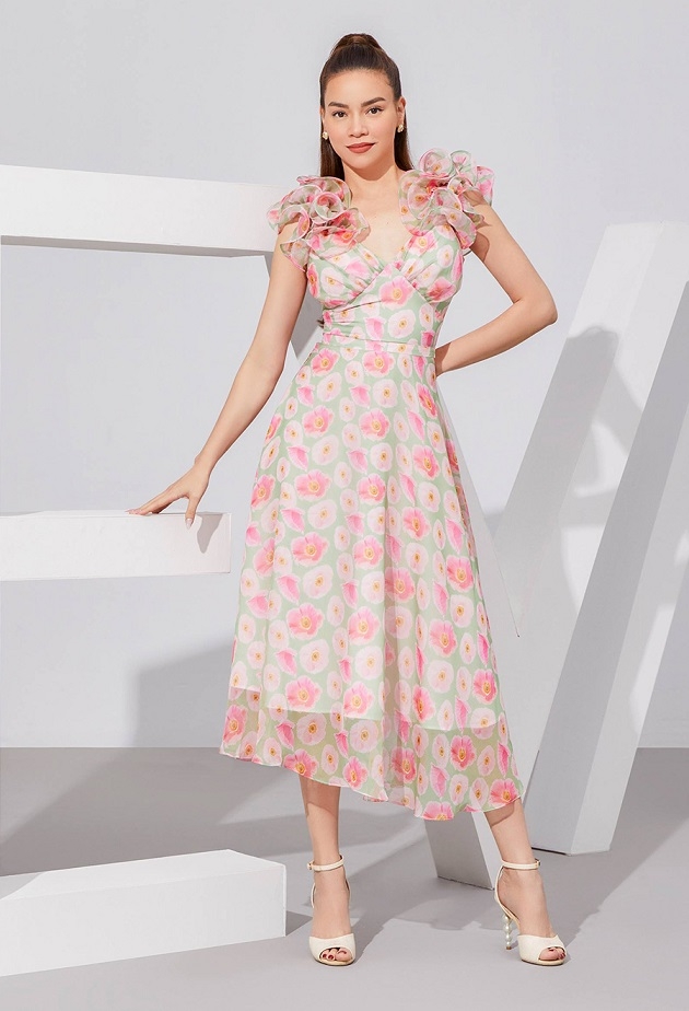 Cùng Hồ Ngọc Hà mặc đẹp mùa Hè với váy áo họa tiết hoa lá