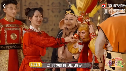 62 tuổi, diễn viên Lục Tiểu Linh Đồng vẫn múa gậy điêu luyện như Tôn Ngộ Không trong phim Tây Du Ký 62 tuổi, diễn viên Lục Tiểu Linh Đồng vẫn múa gậy điêu luyện như Tôn Ngộ Không trong phim Tây Du Ký