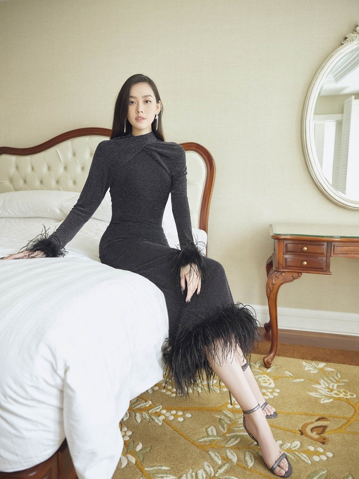 Á hậu Tường San gợi ý đầm dự tiệc mùa Hè