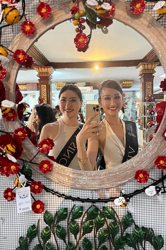 Đoàn Hồng Trang cùng thí sinh các nước tại Miss Global 2022