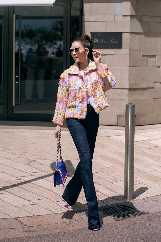 Thời trang ngọt ngào của Lý Nhã Kỳ khi dạo phố châu Âu