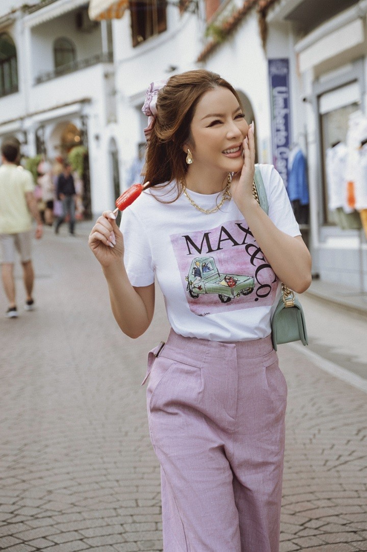 Thời trang ngọt ngào của Lý Nhã Kỳ khi dạo phố châu Âu