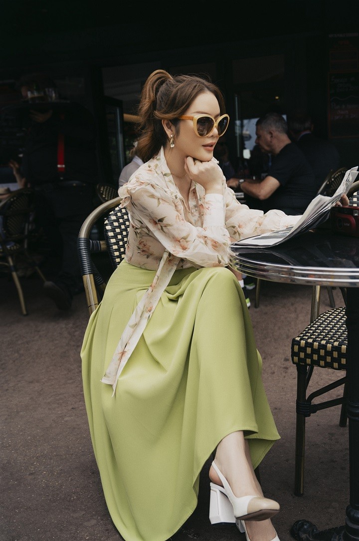 Thời trang ngọt ngào của Lý Nhã Kỳ khi dạo phố châu Âu