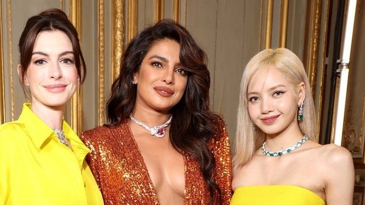 Lisa Blackpink xinh đẹp nổi bật, đọ dáng cùng Anne Hathaway và Hoa hậu Priyanka Chopra