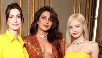 Lisa Blackpink xinh đẹp nổi bật, đọ dáng cùng Anne Hathaway và Hoa hậu Priyanka Chopra