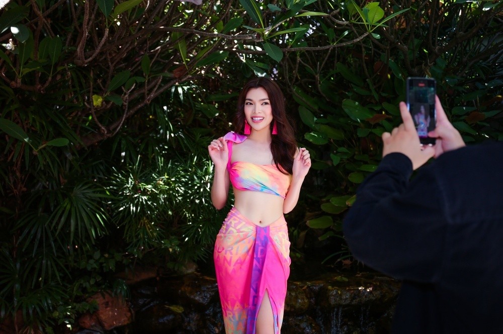 Nói về ngày đầu tiên tại MIQ 2022, Trân Đài cho biết cô dồi dào năng lượng và rất hứng khởi khi được gặp gỡ ban giám khảo lẫn các thí sinh khác. Cô biết khán giả ở quê nhà rất trông đợi nên sẽ không chỉ cố gắng hết sức ở những đêm thi quan trọng mà còn trong mọi hoạt động.