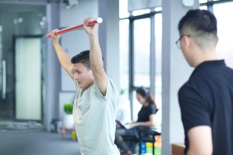 Nhằm chuẩn bị cho việc ra nước ngoài thi đấu, Quang Hải đã bắt đầu làm việc với chuyên gia để kiểm tra sức khỏe từ hai tháng trước. Tiền vệ quê Đông Anh được đào tạo chuyên sâu về rèn luyện thể chất để có thể tự thích ứng với môi trường bóng đá chuyên nghiệp nước ngoài.