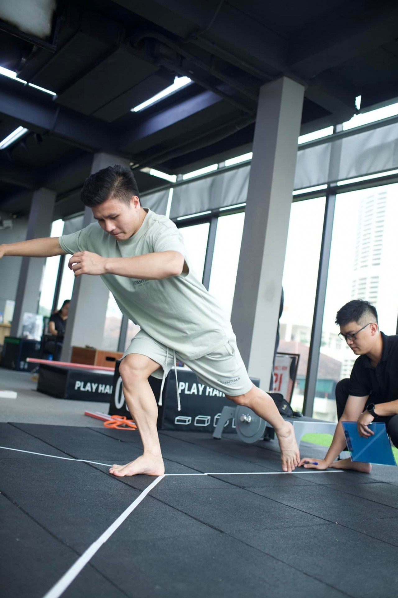 Những hình ảnh Quang Hải rèn luyện sức khỏe và thể lực trước khi sang Pháp thi đấu