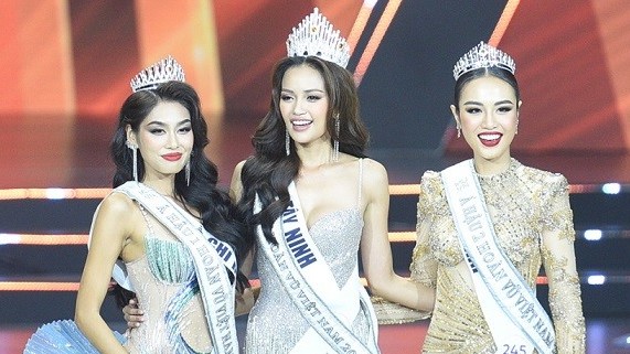 Ngọc Châu đăng quang Hoa hậu Hoàn vũ Việt Nam 2022