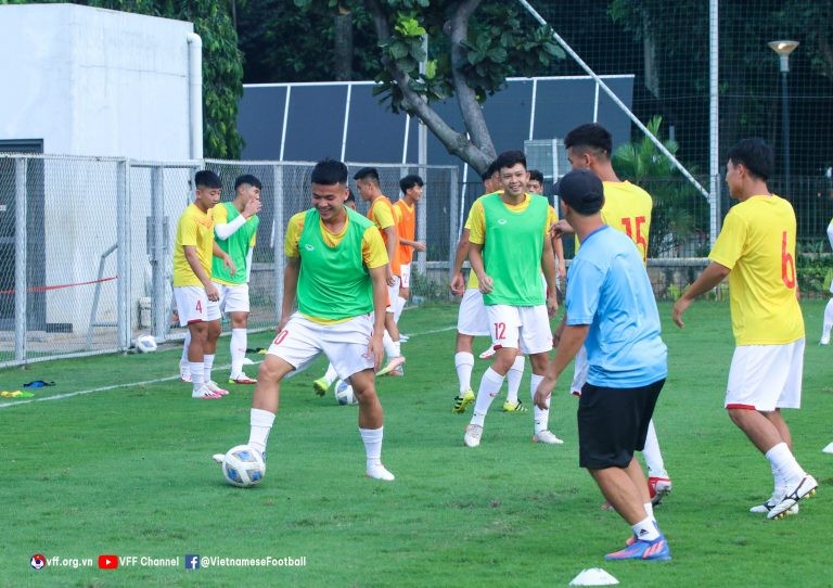 U23 Đông Nam Á 2022: Các cầu thủ U19 Việt Nam trên sân tập tại Indonesia U23 Đông Nam Á 2022: Các cầu thủ U19 Việt Nam trên sân tập tại Indonesia